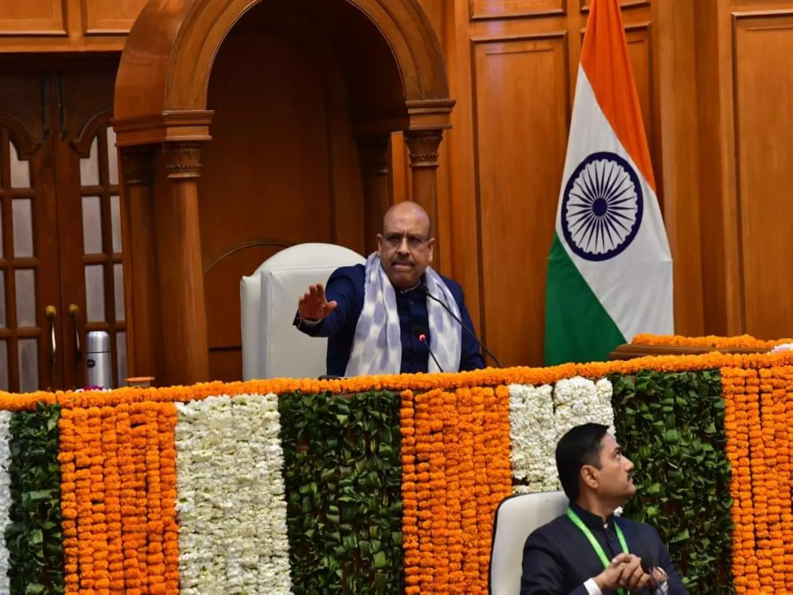 Delhi Speaker ने आवारा कुत्तों की गिनती के आदेश के आरोपों को स्थायी समिति को भेजा